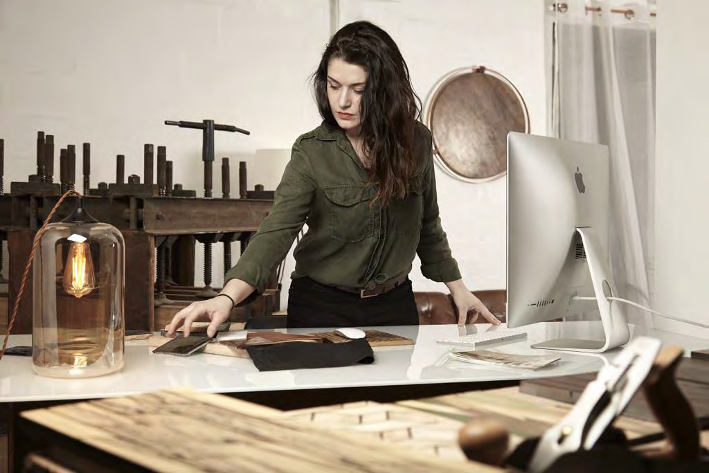 Anna Le Corno dans son atelier Farouche